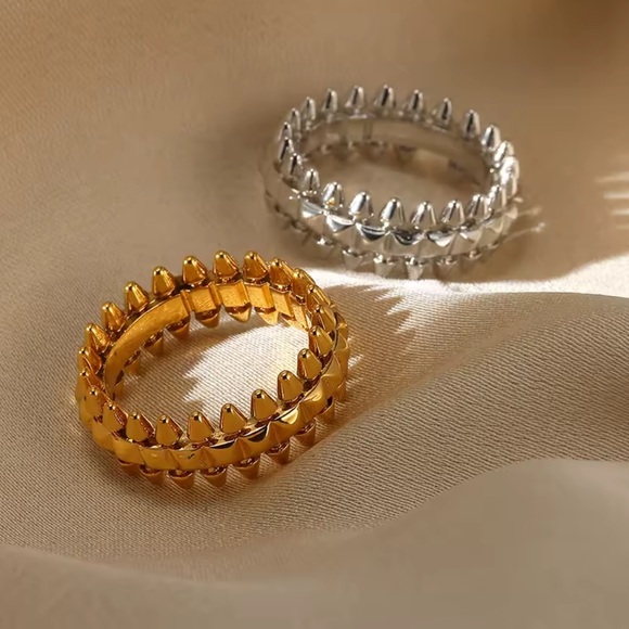 Elegant Gold and Silver Spike Rings

Ask for color - Picture 2 of 7